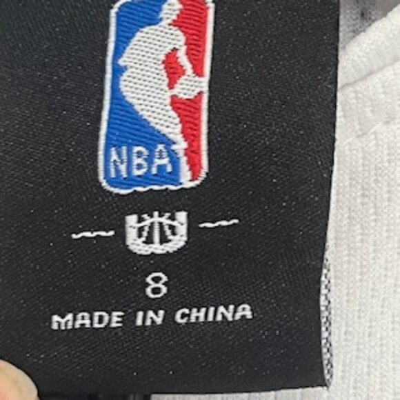 New Chicago NBA Bulls Youth‎ Jersey Boys 8 Button Up Embroidered Basketball NWT - Picture 8 of 11